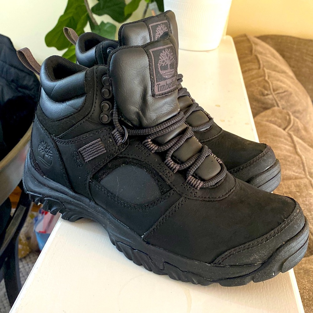 Like NEW mens black timberland waterproof hiking boots! Worn once!!